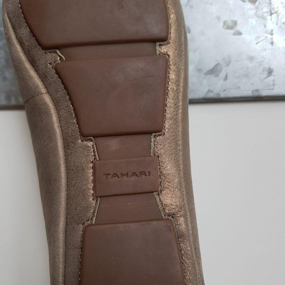 Tahari Joselyn Flats in Bronze Gold Sz 8.5M - Picture 6 of 7